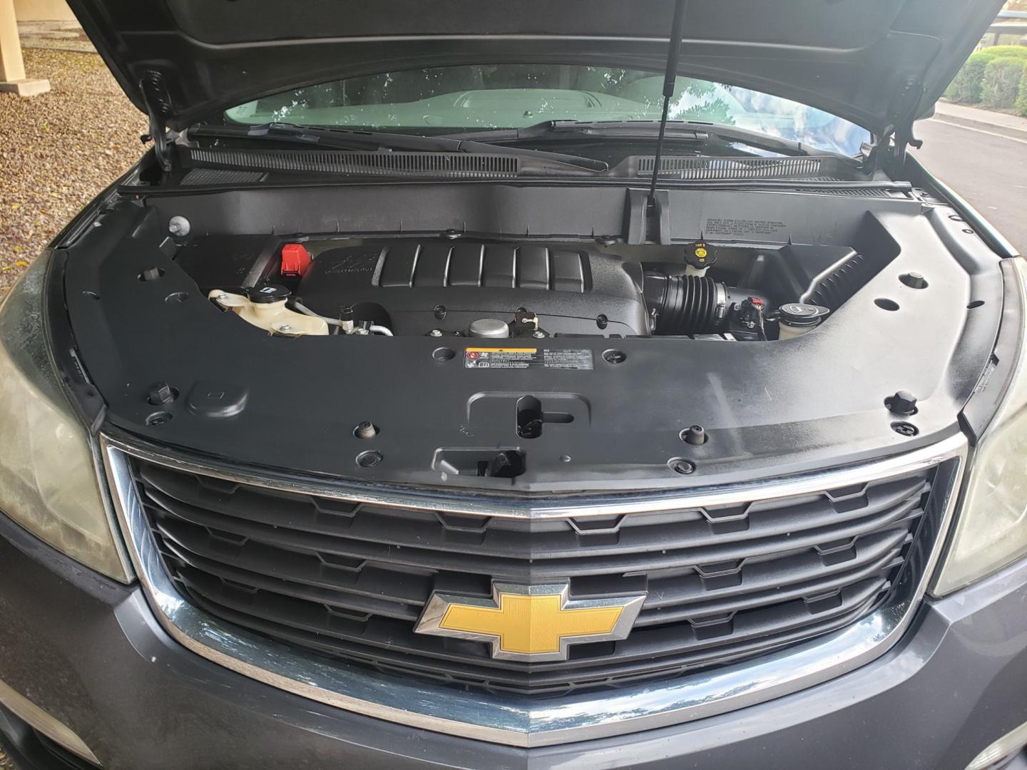 2014 /gray and lite gray Chevrolet Traverse ls (1GNKRFED7EJ) with an 3.6L V6 DOHC 24V engine, 4-Speed Automatic transmission, located at 323 E Dunlap Ave., Phoenix, AZ, 85020, (602) 331-9000, 33.567677, -112.069000 - 2014 Chevrolet Traverse LS,.......EXCELLENT condition,.... Ice Cold A/C, Gray and lite gray interior with lite gray cloth seats in near perfect condition, 3RD row seating, Rear AC, New brakes, Tune up, Touch screen Stereo/CD Player, Bluetooth, Phone sync, Backuup camera, Satellite, This suv is gorge - Photo#19